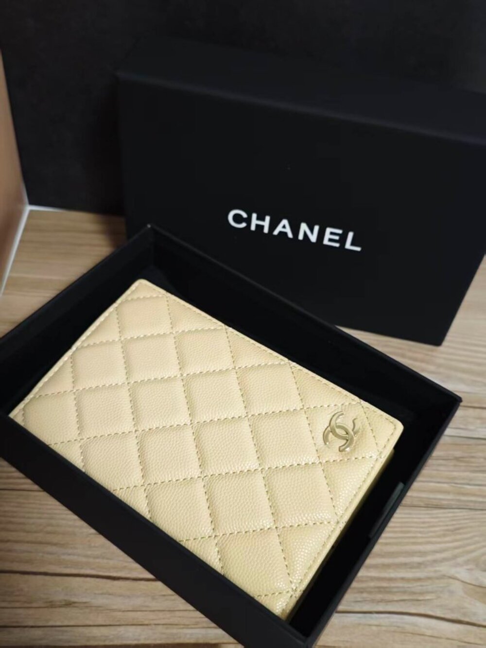 CHANEL Caviar Leather Wallet, Cream Color, Mint Condition
